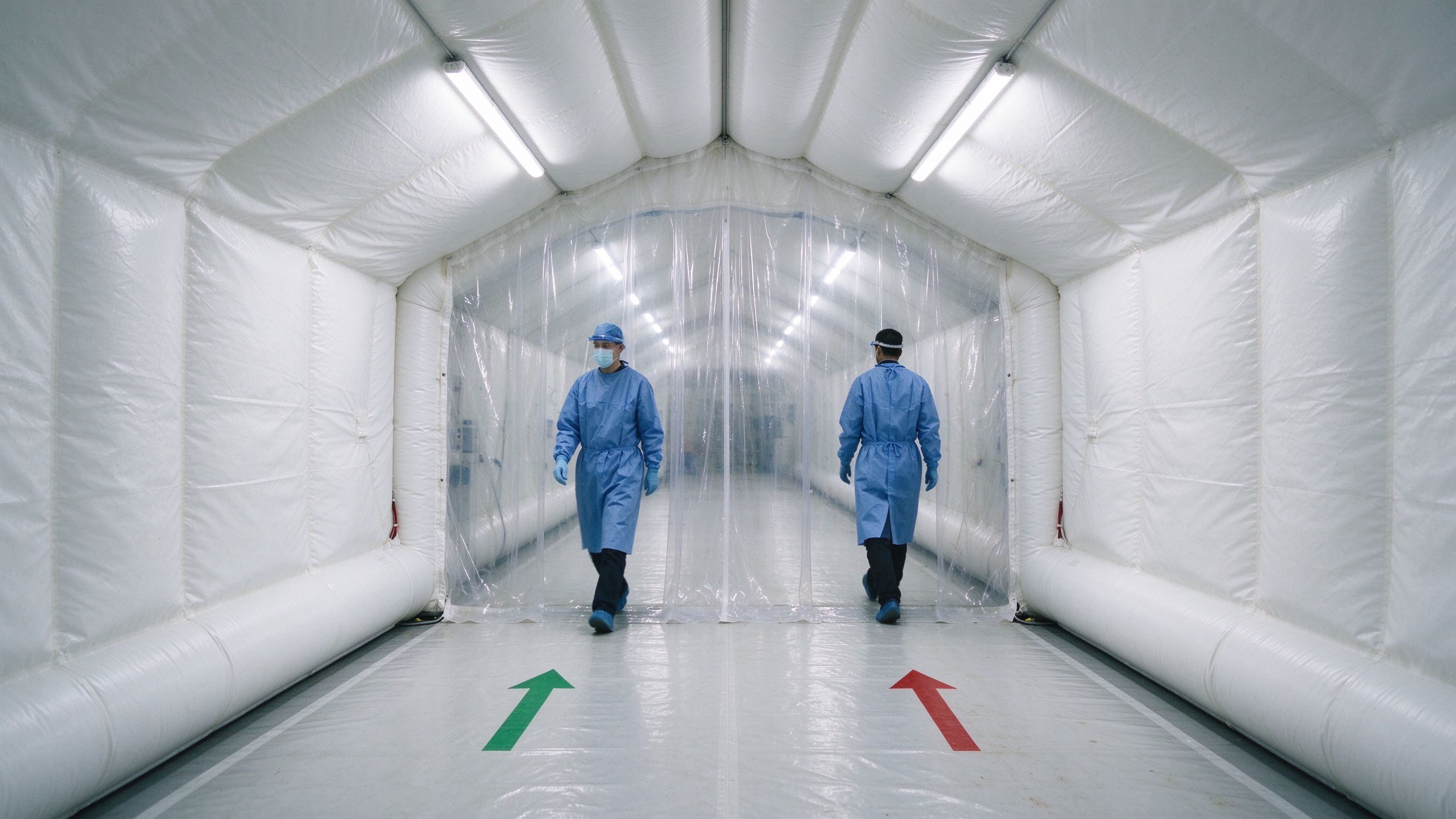 Sealed isolation corridor inside an inflatable hospital